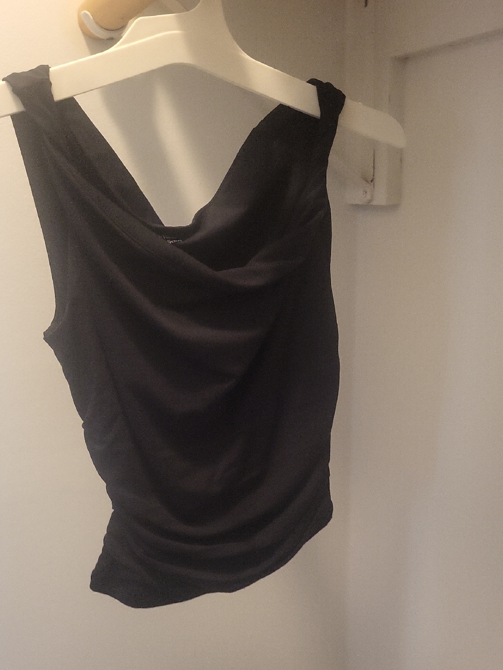 NWOT Abercrombie & Fitch Black Asymmetrical Top XXS - Picture 3 of 8